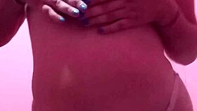 novinha winks her pink ass and cums hard