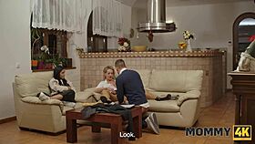 Странен тип си поставя свои правила със съблазнителна френска зряла