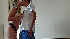 sem grana, meu marido pagou o aluguel com a minha buceta?