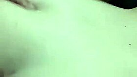 novinha tarada gives xereca to coroa while talking to boyfriend