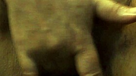 Casada现在为我展示她的湿逼并自慰！😘