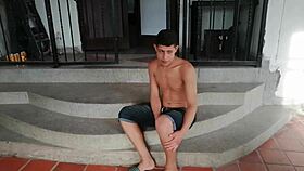 Le follo el co�o a esa chica morena cuando no est�n sus padres