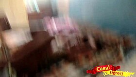 我的继父操得真爽，想听听这个瘦弱拉丁女孩的狂野街头邂逅吗？