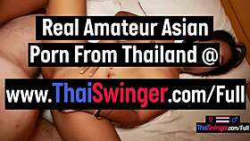 Sevimli amatör Tay genç kız beyaz turisti POV'da azgın seks masajı yapıyor