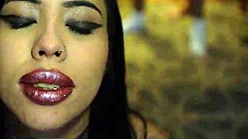 जेस्मिन डार्क बुकाके गैंगबैंग में गोक्कुन एक्शन के साथ हिस्सा लेती है