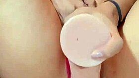 Hey, greluda at 18 years old is so hot, she sucks a lot while licking pussy