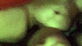 le chupo muy rico su rica verga blanca a mi esposo para que despues se ponga condon y pueda montarlo hasta que se corre en el condon