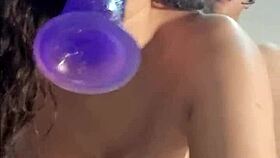 Me grabo mientras mi primo me coge sin condon y me trago su semen me vengo muchas veces