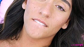 umm, i’m just showin’ off my hot brunette body up close, ya see!