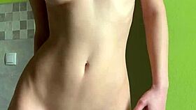 Sex hole skinny teen zucchini seducts by shaved pussy in salacious video