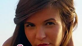 Outdoorsy cutie Zelda bares it all up close for you! 🌿