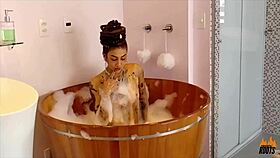 brazilian babe masturbates in office during photo shoot 😏