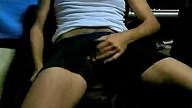 i's masturbatin at my work place, feelin so good