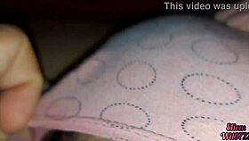 stepbrother stepsister xxx bajo las sabanas mientras sus familias están fuera de la habitación elivm