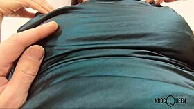 Santa Claus Devours Amateur Milf's Shaved Pussy in Christmas POV