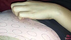 stepbrother stepsister xxx bajo las sabanas mientras sus familias están fuera de la habitación elivm