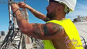 Barbie Anderson y el albañil in wild anal action