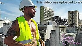 Barbie Anderson y el albañil in wild anal action