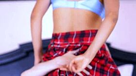 la novia guió al novio con suavidad pero determinación dejando en claro que esa noche ella sería la encargada de llevarlos a nuevas alturas de placer