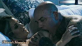 Lexi Stone et Derrick Pierce Allument Désir Brut en Action Doggy Intense