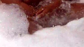 look how i move my pussy in the jacuzzi, come daddy let's fuck.