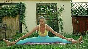 sexy yoga session in blue leggings on a green meadow 😍