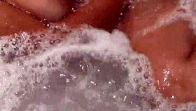 look how i move my pussy in the jacuzzi, come daddy let's fuck.