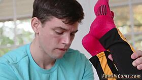 Ей, първи хардкор тийн 18+ разтяга стъпмаама в банята аматьорски