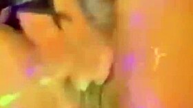 Saya hisap pelacur ni sejam penuh haus pancut mulutnya