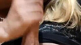 linda chica chupandome la verga hasta sacar leche