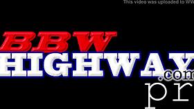 Watch berry gorgeous big booty twerk!