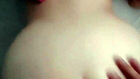 完璧な白い尻のラティーナ美女がハードに突かれて中出し