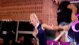 Salón erótico barcelona public trio inesperado parte 1 with blonde milf riding outdoor.