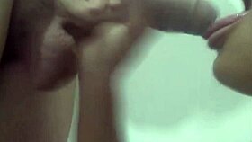 Novinha Fudendo Com O Namorado Enquando A Mãe Sai