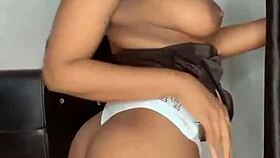 dancing and kissing sexy moves