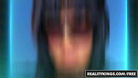 Khloe Rush gives blowjob.