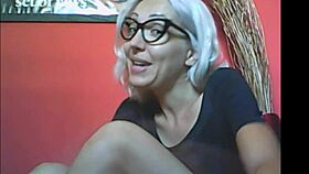 Chantal, the penis expert, shares wisdom on intimate photos