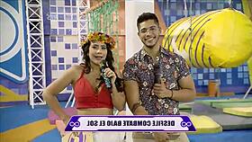 We start with the girls' parade in this sunny fight, what a tease!