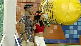 We start with the girls' parade in this sunny fight, what a tease!