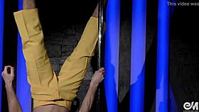 i watch this sexy gay strip tease with hot young guy dancing on the pole, it's so hot!