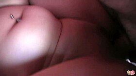 una acompa�ante de lujo with huge fake tits and tattoos