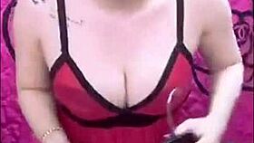 Hot Vietnamese Girl Live Streams Her Daily Activities