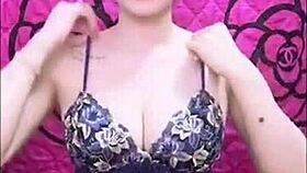 Hot Vietnamese Girl Live Streams Her Daily Activities