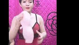 Hot Vietnamese Girl Live Streams Her Daily Activities
