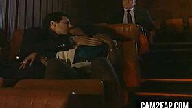 קולנוע F70 מספק אקשן אנאלי גולמי בהגדרה קבוצתית