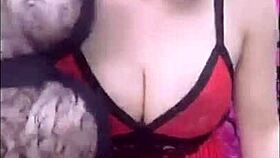 Hot Vietnamese Girl Live Streams Her Daily Activities