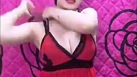 Hot Vietnamese Girl Live Streams Her Daily Activities