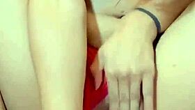 feita a mão linda não resisti gozei 2x