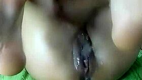 Arielsweet shows off her feet and squirts while masturbating beautifully