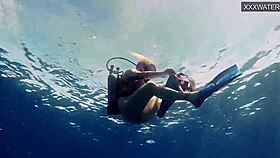 我被卡桑德拉·卢菲的水下裸体海秀震惊